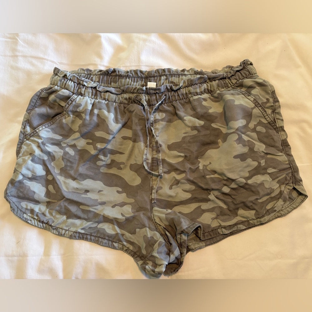 AE Camouflage Women's Shorts